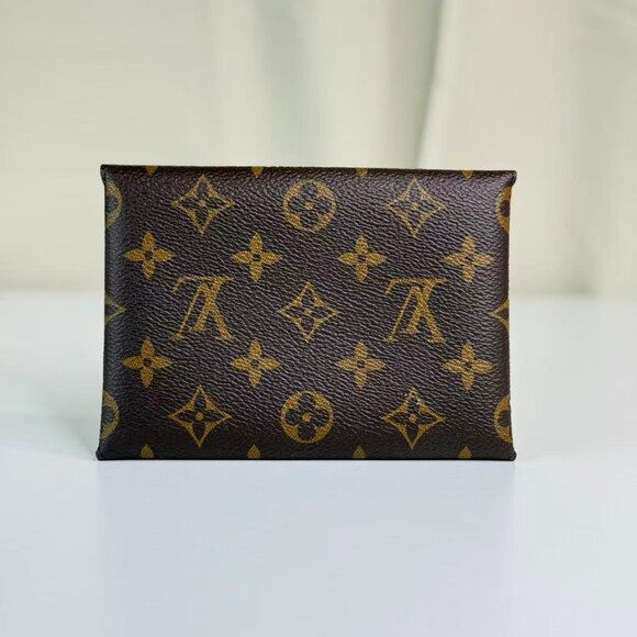 Louis Vuitton Monogram Canvas Wallet with Classic Design and Brown Color Scheme - Picture 2 of 8
